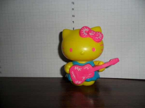 Mc Donalds - Hello Kitty - Amarela Com Violao