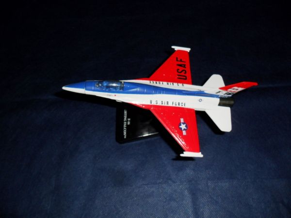 Miniatura Avião F-16 Fighting Falcon U S Air Force