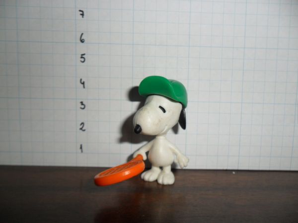 K94-36  - Snoopy - Snoopy Tenista